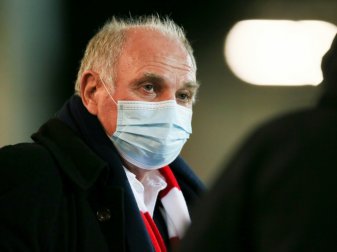 Uli Hoeneß richtet warnende Worte an die Bayern Uli Hoeneß richtet warnende Worte an die Bayern