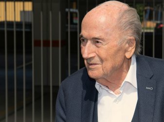 Blatter mit klarer Kritik an Infantino Blatter mit klarer Kritik an Infantino