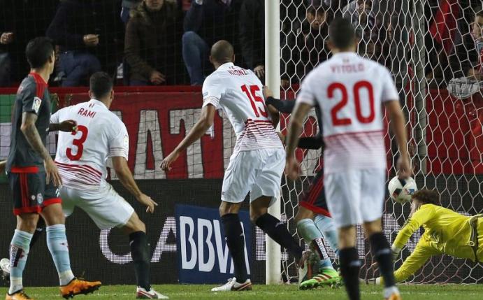 Adil Rami erzielte das 1:0 für den FC Sevilla. Foto: Julio Munoz(Julio Munoz)