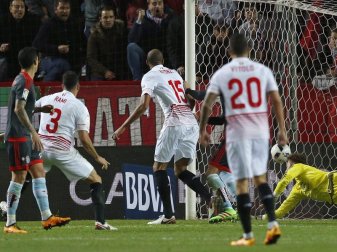 Adil Rami erzielte das 1:0 für den FC Sevilla. Foto: Julio Munoz(Julio Munoz) Adil Rami erzielte das 1:0 für den FC Sevilla. Foto: Julio Munoz(Julio Munoz)