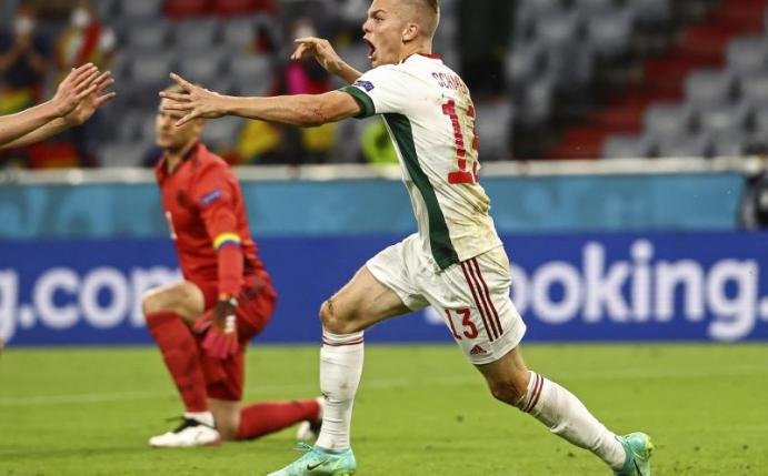 Ungarns Andras Schäfer (r) wechselt zu Union Berlin. Foto: Kai Pfaffenbach/REUTERS POOL/dpa