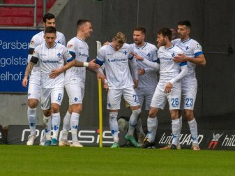 Der SV Darmstadt hat die Spitzenposition in der 2. Liga übernommen. Foto: Stefan Puchner/dpa