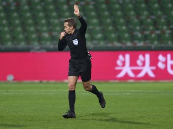 Schiedsrichter Tobias Stieler wechselt sich aus