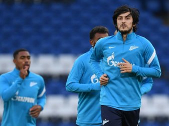 Azmoun erhält bei Leverkusen einen Vertrag bis 2027 Azmoun erhält bei Leverkusen einen Vertrag bis 2027