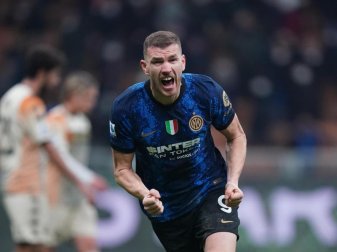 Besorgte in der 90. Minute den Siegtreffer für Inter Mailand gegen den FC Venedig: Edin Dzeko. Foto: -/Spada/LaPresse via ZUMA Press/dpa Besorgte in der 90. Minute den Siegtreffer für Inter Mailand gegen den FC Venedig: Edin Dzeko. Foto: -/Spada/LaPresse via ZUMA Press/dpa