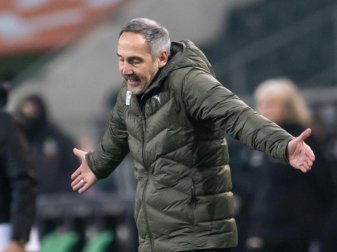 Adi Hütter kennt das Geschäft. Es wird nicht entspannter werden für den Trainer von Borussia Mönchengladbach. Foto: Bernd Thissen/dpa Adi Hütter kennt das Geschäft. Es wird nicht entspannter werden für den Trainer von Borussia Mönchengladbach. Foto: Bernd Thissen/dpa