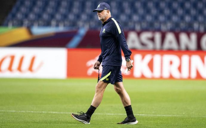 Australien muss ohne Trainer Graham Arnold spielen