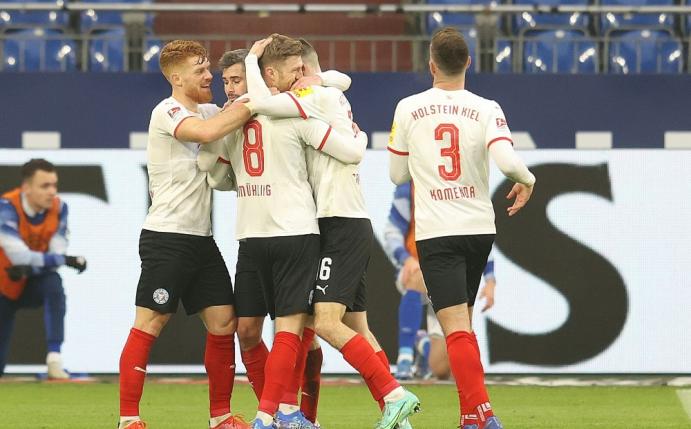 Die Kieler verderben Jahn Regensburg das Jubiläumsspiel