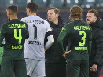 Die Krise bei den Wolfsburgern um Trainer Florian Kohfeldt (M.) hält an. Foto: Jan Woitas/dpa-Zentralbild/dpa Die Krise bei den Wolfsburgern um Trainer Florian Kohfeldt (M.) hält an. Foto: Jan Woitas/dpa-Zentralbild/dpa