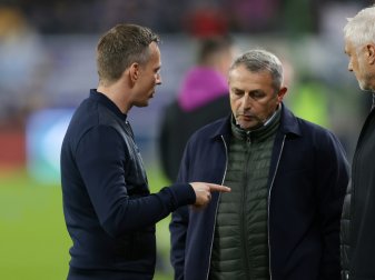 Klaus Allofs (m) versucht zu besänftigen