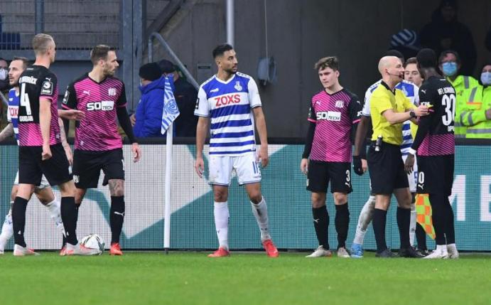 Das Spiel zwischen dem MSV Duisburg und dem VfL Osnabrück war abgebrochen worden. Foto: Revierfoto/dpa
