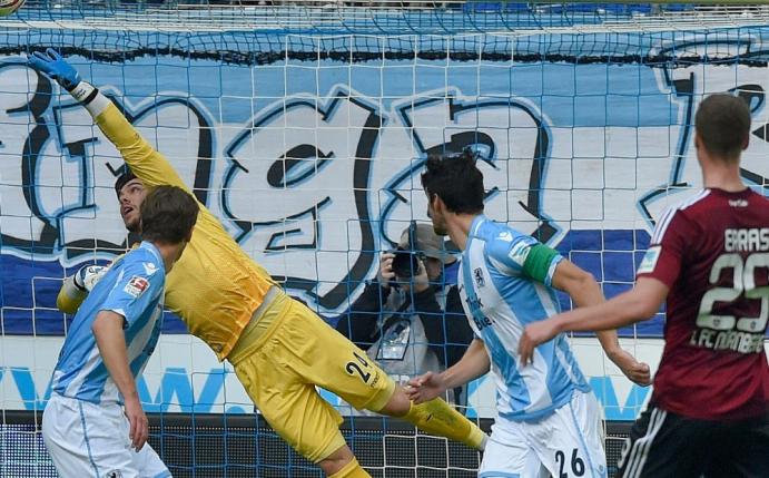 Erras schießt Nürnberg in München zum Sieg (Quelle: PIXATHLON/SID)