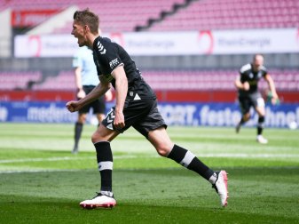 Zwei Tore von Petersen reichen Freiburg nicht zum Sieg Zwei Tore von Petersen reichen Freiburg nicht zum Sieg