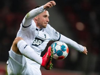 Hat seinen Vertrag bei der TSG 1899 Hoffenheim bis 2025 verlängert: Pavel Kaderabek in Aktion. Foto: Marius Becker/dpa Hat seinen Vertrag bei der TSG 1899 Hoffenheim bis 2025 verlängert: Pavel Kaderabek in Aktion. Foto: Marius Becker/dpa