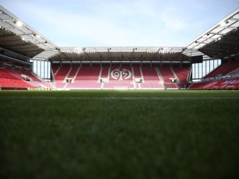 Das Logo des FSV Mainz 05 ist auf den leeren Rängen der MEWA Arena zu sehen. Foto: Tom Weller/dpa Das Logo des FSV Mainz 05 ist auf den leeren Rängen der MEWA Arena zu sehen. Foto: Tom Weller/dpa