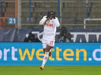 Kölns Stürmer Anthony Modeste jubelt nach einem Tor in für ihn typischer Manier. Foto: David Inderlied/dpa Kölns Stürmer Anthony Modeste jubelt nach einem Tor in für ihn typischer Manier. Foto: David Inderlied/dpa