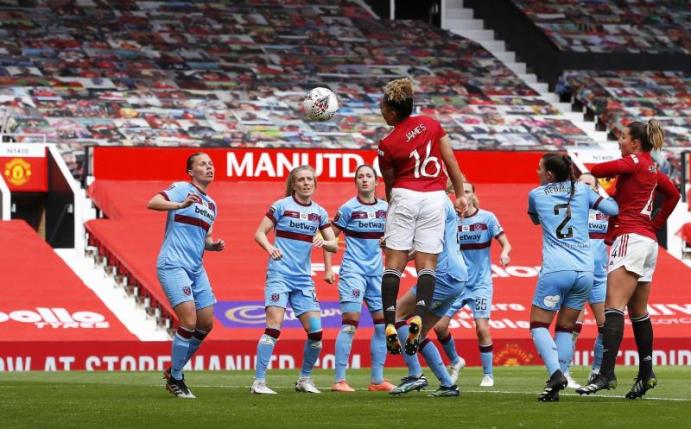 Profi-Fußballerinnen in England haben künftig Anspruch auf 14 Wochen bezahlten Mutterschaftsurlaub. (Symbolbild). Foto: Lynne Cameron/CSM via ZUMA Wire/dpa