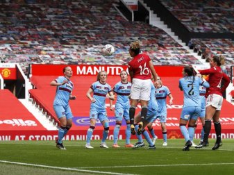 Profi-Fußballerinnen in England haben künftig Anspruch auf 14 Wochen bezahlten Mutterschaftsurlaub. (Symbolbild). Foto: Lynne Cameron/CSM via ZUMA Wire/dpa Profi-Fußballerinnen in England haben künftig Anspruch auf 14 Wochen bezahlten Mutterschaftsurlaub. (Symbolbild). Foto: Lynne Cameron/CSM via ZUMA Wire/dpa