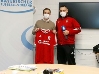 Lahm spendet Honorar für Trainer-Ausbildungen Lahm spendet Honorar für Trainer-Ausbildungen