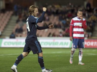 Erst fünf Minuten vor Spielende konnte Luka Modric (l) für Real Madrid das Tor zum 2:1-Auswärtssieg beim FC Granada erzielen. Foto: Pepe Torres Erst fünf Minuten vor Spielende konnte Luka Modric (l) für Real Madrid das Tor zum 2:1-Auswärtssieg beim FC Granada erzielen. Foto: Pepe Torres
