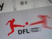 Das Logo der Deutschen Fußball Liga (DFL) spiegelt sich in einer Scheibe. Foto: Frank Rumpenhorst/dpa