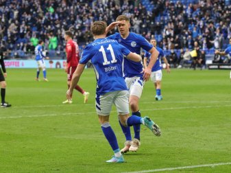 Schalke rückt in die Spitzengruppe vor