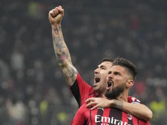 Olivier Giroud (vorne) erzielte im Mailänder Derby zwei Tore für AC Mailand. Foto: Antonio Calanni/AP/dpa Olivier Giroud (vorne) erzielte im Mailänder Derby zwei Tore für AC Mailand. Foto: Antonio Calanni/AP/dpa