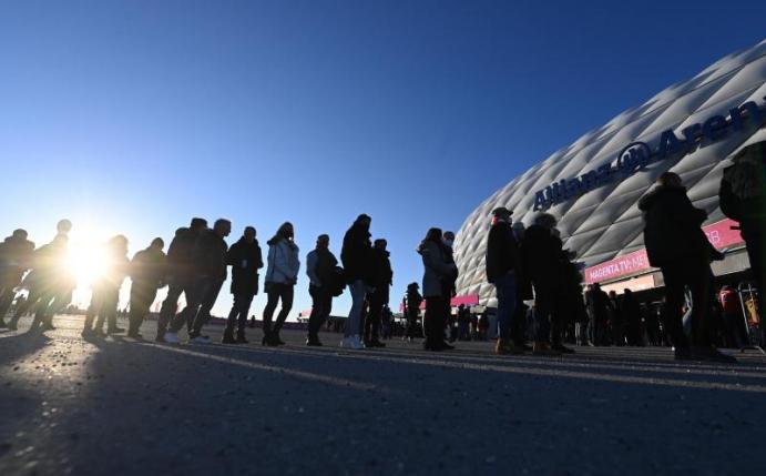Am 21. Spieltag waren 10.000 Zuschauer in der Allianz Arena zugelassen. Foto: Sven Hoppe/dpa