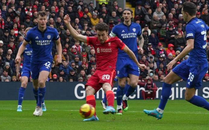 Diogo Jota (M) vom FC Liverpool in Aktion. Foto: Peter Byrne/PA Wire/dpa