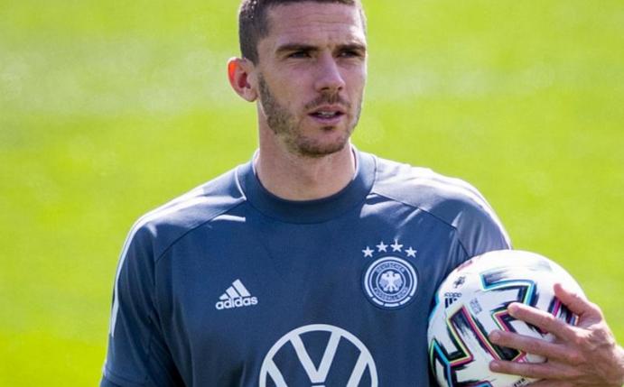 Robin Gosens dachte über einen Wechsel zu Newcastle United nach. Foto: Christian Charisius/dpa