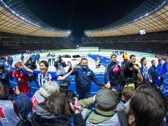Das Ziel von Trainer Pal Dardai (M) und seiner Hertha: Das Pokal-Finale im Berliner Olympiastadion. Foto: Lukas Schulze Das Ziel von Trainer Pal Dardai (M) und seiner Hertha: Das Pokal-Finale im Berliner Olympiastadion. Foto: Lukas Schulze
