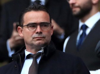 Marc Overmars soll weiblichen Ajax-Angestellten unangemessene Nachrichten geschickt haben. Foto: Mike Egerton/PA Wire/dpa Marc Overmars soll weiblichen Ajax-Angestellten unangemessene Nachrichten geschickt haben. Foto: Mike Egerton/PA Wire/dpa
