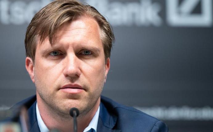 Der Sportvorstand von Eintracht Frankfurt, Markus Krösche, sieht Probleme durch die Zuschauer-Beschränkungen. Foto: Sebastian Gollnow/dpa