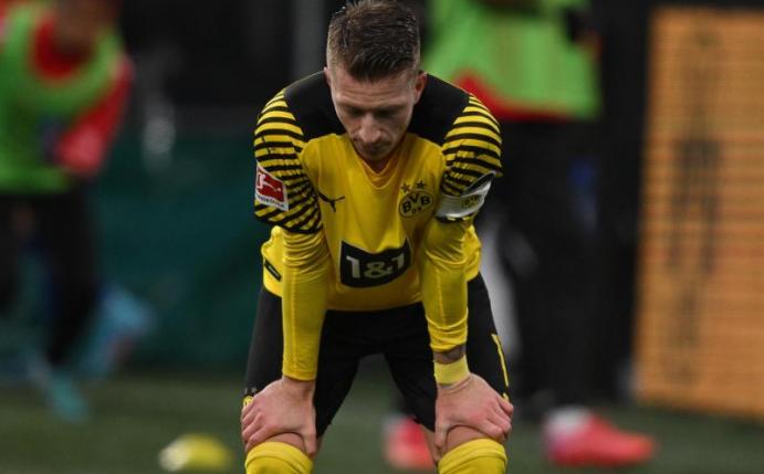 Dortmunds Marco Reus war nach der Niederlage gegen Bayer Leverkusen ratlos. Foto: Bernd Thissen/dpa