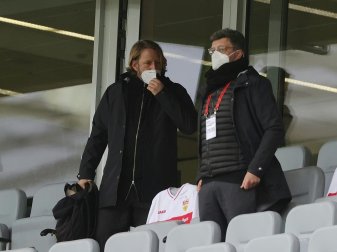 Die VfB-Führungsetage stärkt ihrem Trainer den Rücken Die VfB-Führungsetage stärkt ihrem Trainer den Rücken