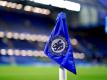 An der Stamford Bridge ist auf einer der Eckfahnen ein Logo des FC Chelsea zu sehen. Foto: John Walton/PA Wire/dpa