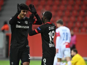 Leverkusens Mittelstürmer Emrehan Gedikli (l) wechselt zum türkischen Erstligisten Trabzonspor. Foto: Ina Fassbender/AFP/Pool/dpa Leverkusens Mittelstürmer Emrehan Gedikli (l) wechselt zum türkischen Erstligisten Trabzonspor. Foto: Ina Fassbender/AFP/Pool/dpa