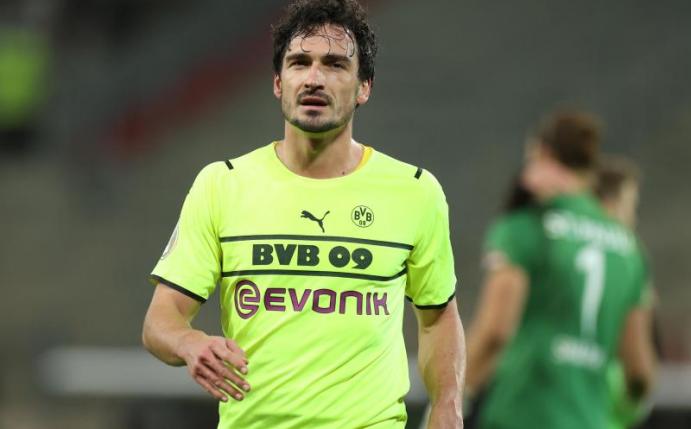 Dortmunds Mats Hummels steht nach seinem zweiten Engagement bei Bayern München zum zweiten Mal beim BVB unter Vertrag. Foto: Christian Charisius/dpa