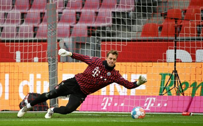 Manuel Neuer nach OP in bester Laune