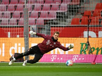 Manuel Neuer nach OP in bester Laune Manuel Neuer nach OP in bester Laune