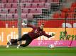 Manuel Neuer nach OP in bester Laune