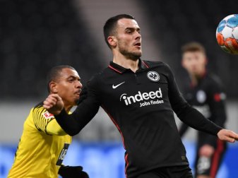 Konnte wieder ins Training einsteigen: Frankfurts Filip Kostic (r). Foto: Arne Dedert/dpa Konnte wieder ins Training einsteigen: Frankfurts Filip Kostic (r). Foto: Arne Dedert/dpa