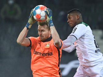Leverkusens Torwart Lukas Hradecky darf die Quarantäne verlassen. Foto: Federico Gambarini/dpa Leverkusens Torwart Lukas Hradecky darf die Quarantäne verlassen. Foto: Federico Gambarini/dpa
