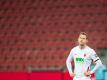 Augsburgs Arne Maier fällt aufgrund einer Corona-Infektion für den kommenden Bundesliga-Spieltag aus.