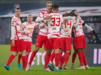 RB Leipzig will mit einem Sieg im direkten Duell am 1. FC Köln vorbeiziehen. RB Leipzig will mit einem Sieg im direkten Duell am 1. FC Köln vorbeiziehen.