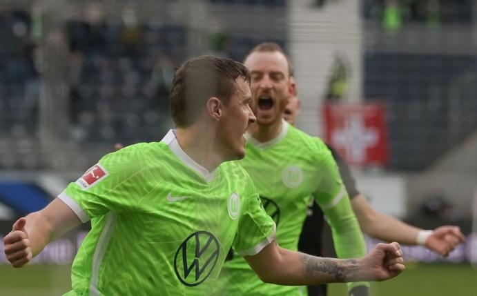 Wolfsburgs Max Kruse jubelt nach dem zwischenzeitlichen 1:0.