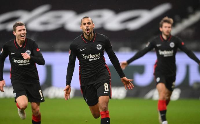 Sow: „Es müsste schon vieles passen, damit ich die Eintracht verlasse“