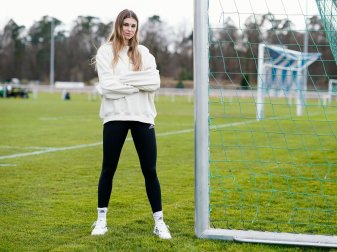 Jule Brand, Spielerin in Hoffenheims Frauenfußballmannschaft und des DFB-Teams, steht 2022 im Fokus. Jule Brand, Spielerin in Hoffenheims Frauenfußballmannschaft und des DFB-Teams, steht 2022 im Fokus.