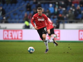 Hannovers Sebastian Ernst zog sich im Spiel gegen Darmstadt 98 einen Achillessehnenriss zu. Hannovers Sebastian Ernst zog sich im Spiel gegen Darmstadt 98 einen Achillessehnenriss zu.