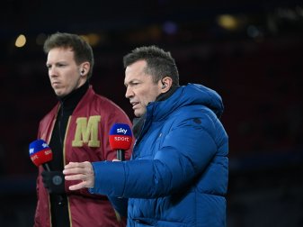 Rekordnationalspieler Lothar Matthäus (r) vor dem Bayern-Spiel gegen Salzburg: «Mir tun die Salzburger leid.» Rekordnationalspieler Lothar Matthäus (r) vor dem Bayern-Spiel gegen Salzburg: «Mir tun die Salzburger leid.»